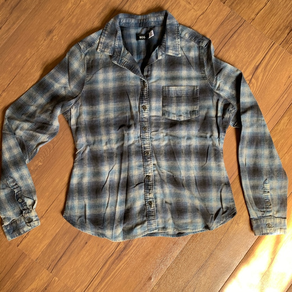 9/$35 BDG Long Sleeve Button-Down Shirt sz L